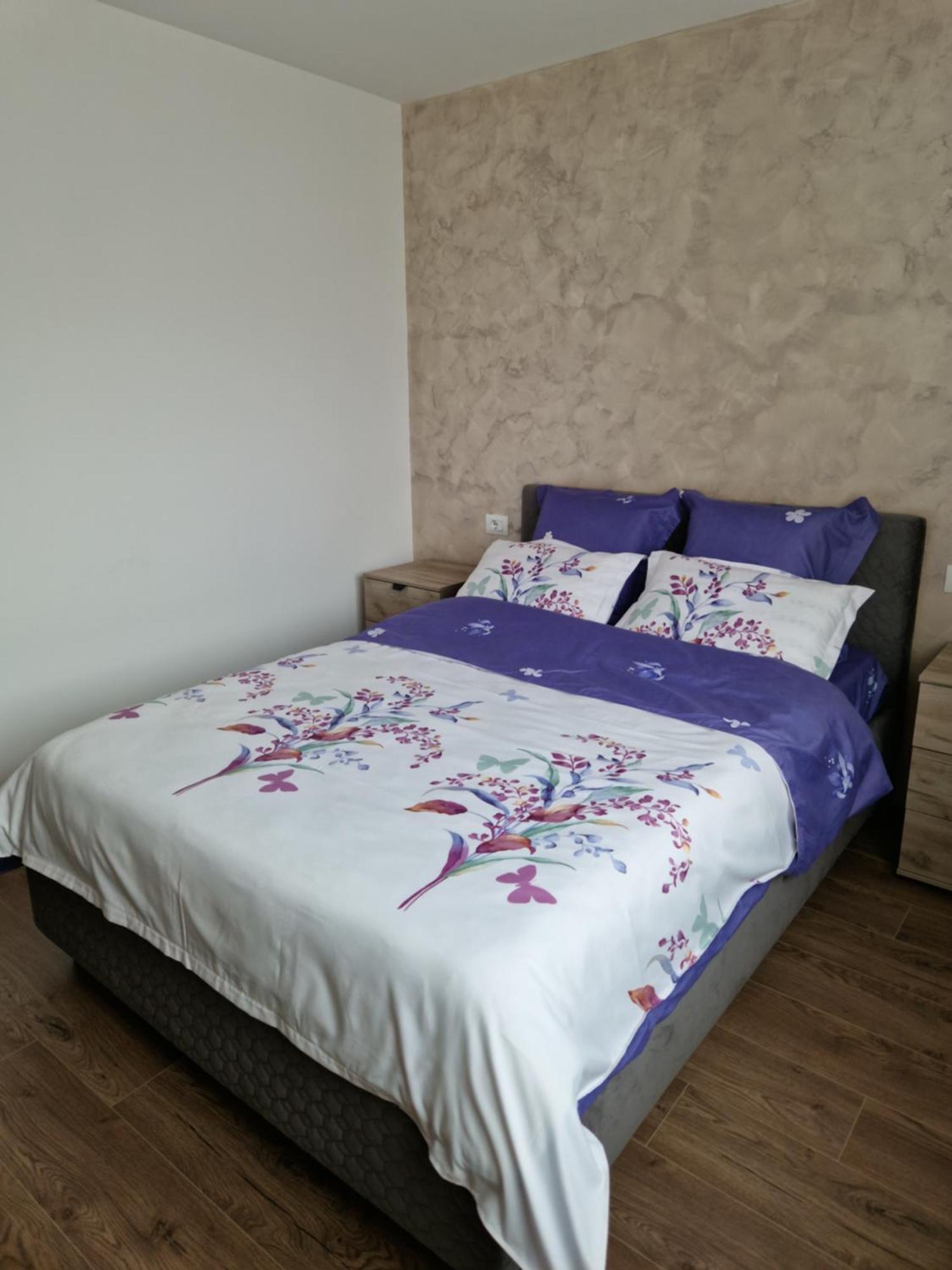 Downtown Apartment Ramnicu Valcea Bagian luar foto