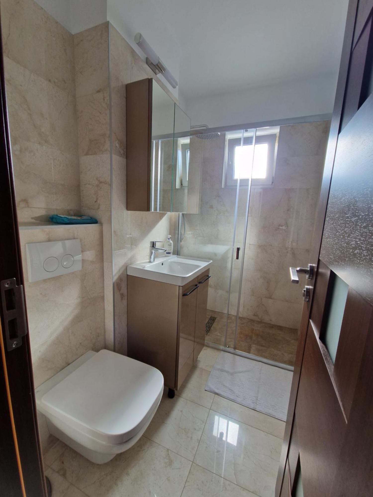 Downtown Apartment Ramnicu Valcea Bagian luar foto