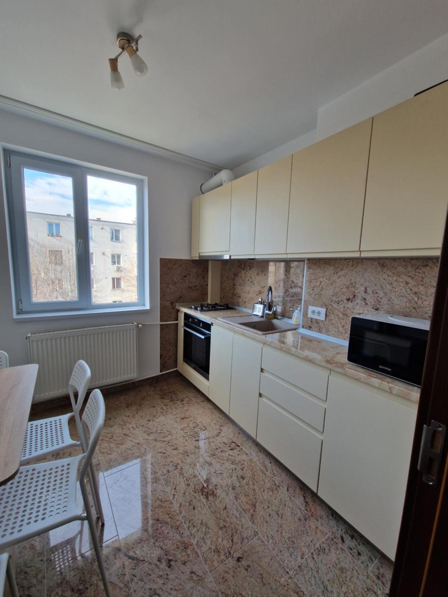 Downtown Apartment Ramnicu Valcea Bagian luar foto