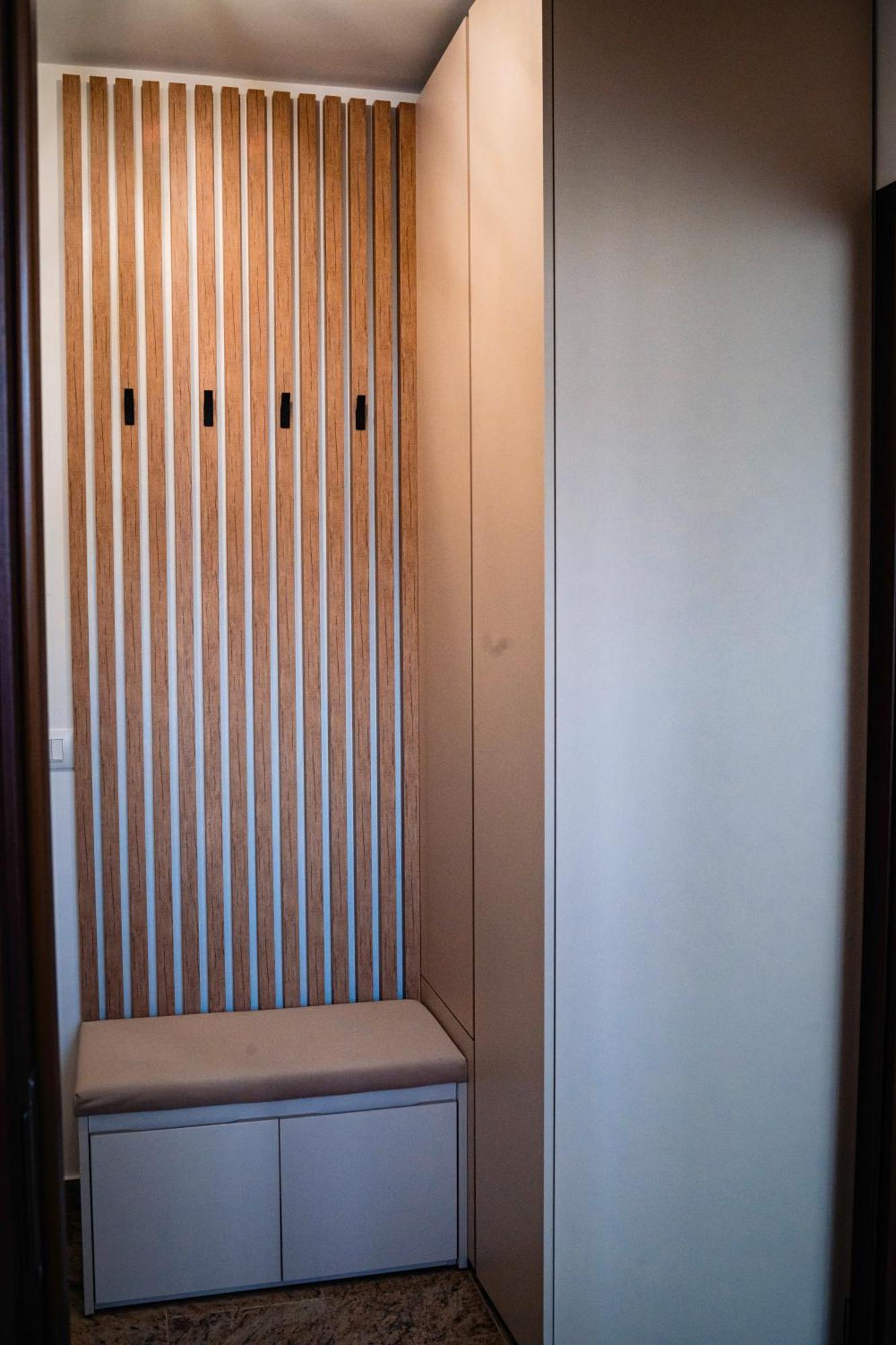 Downtown Apartment Ramnicu Valcea Bagian luar foto