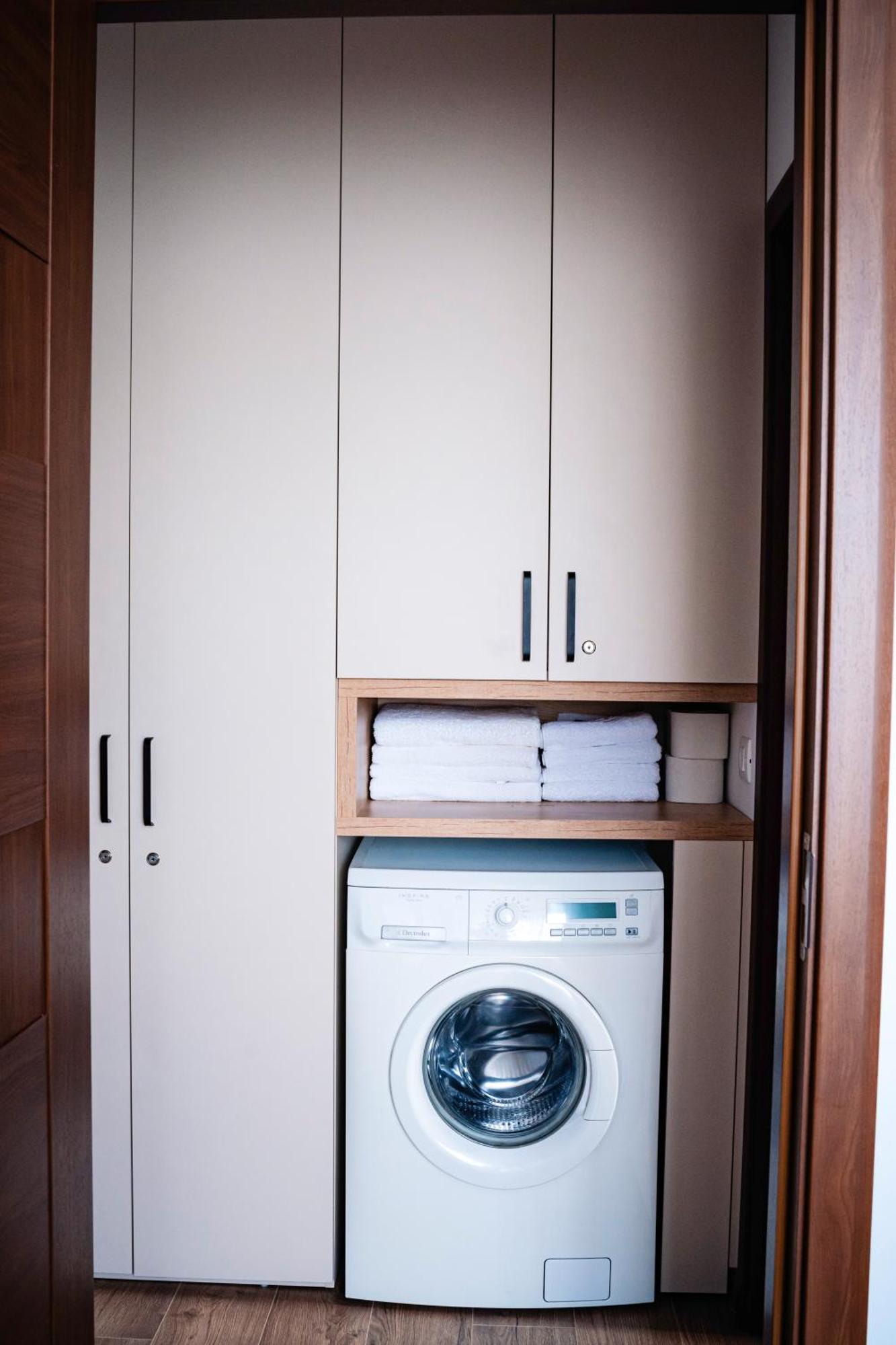 Downtown Apartment Ramnicu Valcea Bagian luar foto