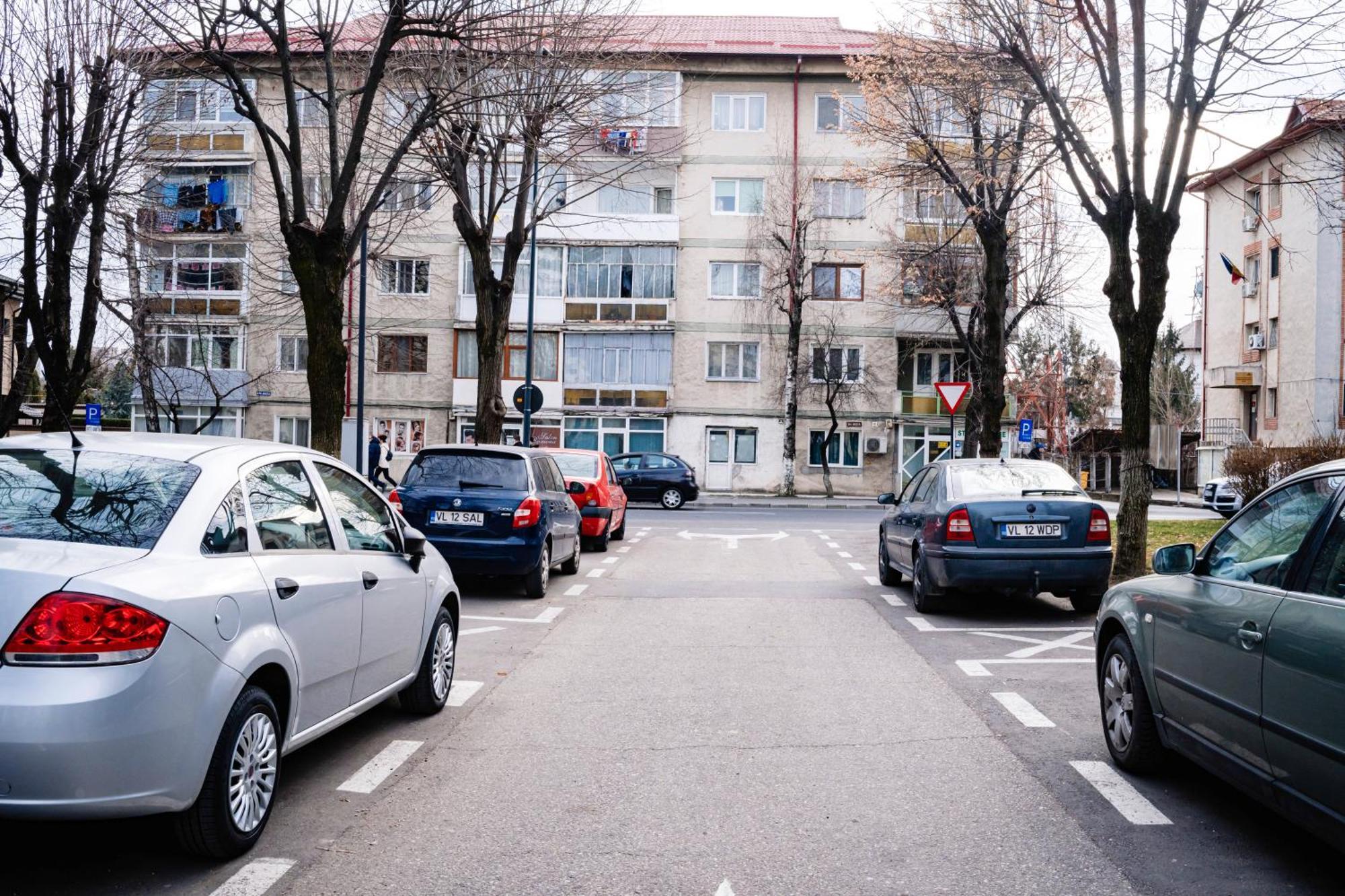 Downtown Apartment Ramnicu Valcea Bagian luar foto