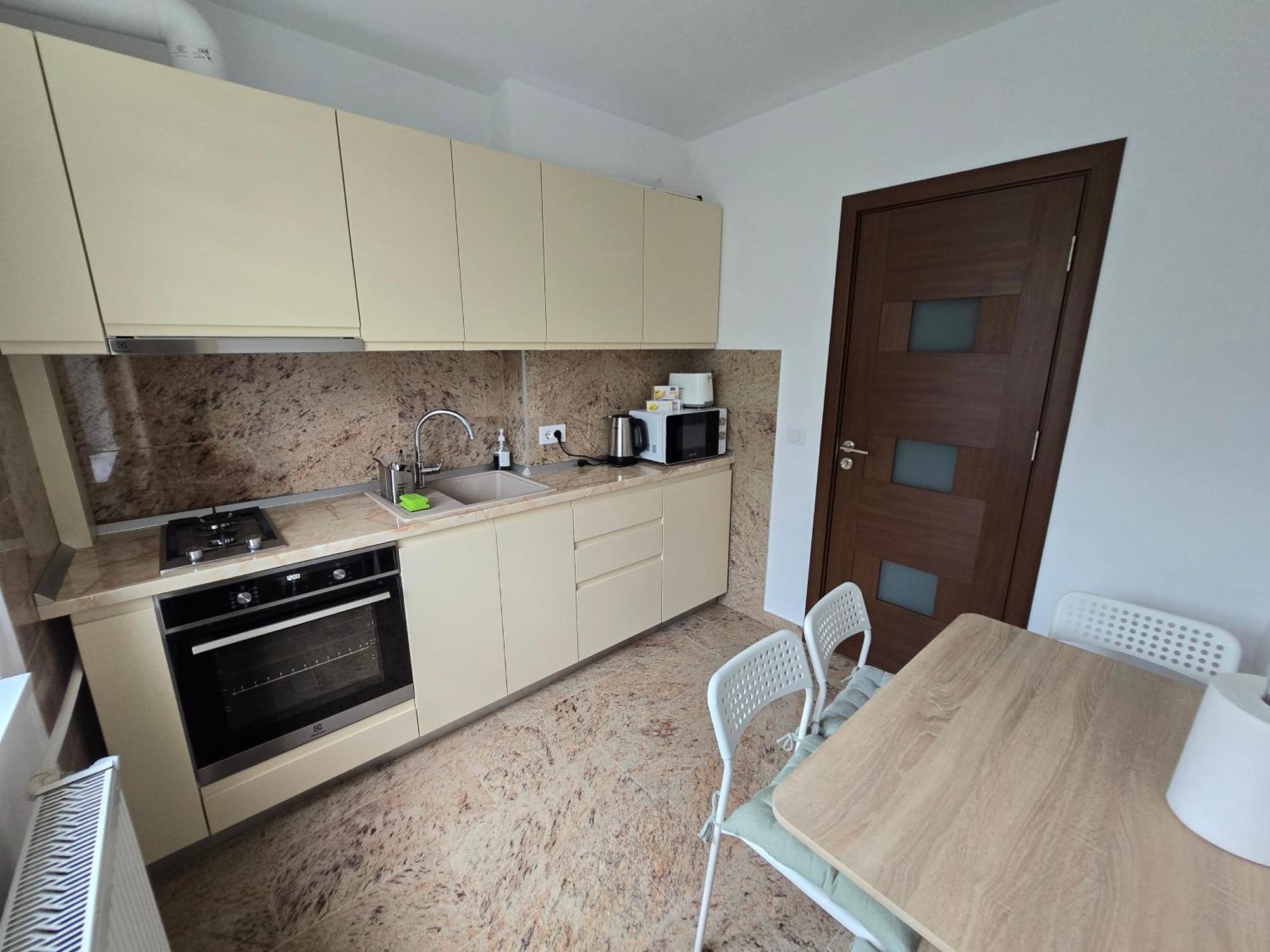 Downtown Apartment Ramnicu Valcea Bagian luar foto